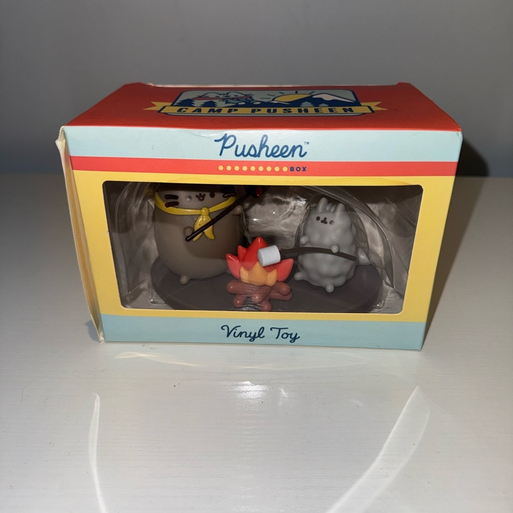 Pusheen Campfire Adventure Vinyl Toy Set - Gray and Yellow